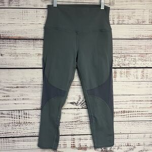 Alo Yoga Coast Capri Leggings Mesh Gray Women’s Small Cropped Athleticwear